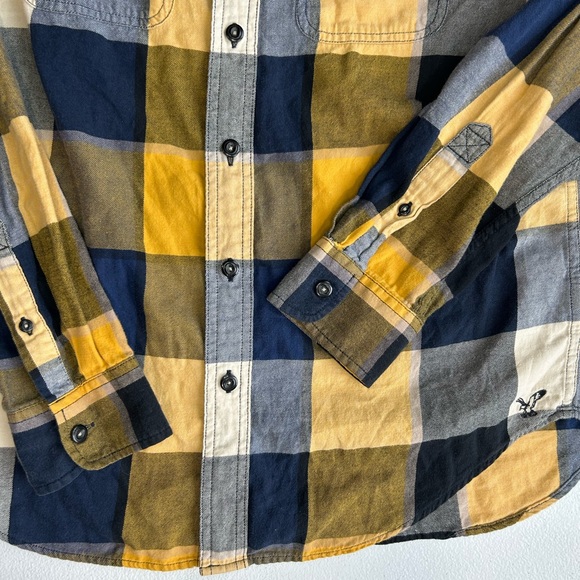 American Eagle Plaid Flannel Shirt Men’s Medium Classic Fit Button Up - Picture 2 of 4